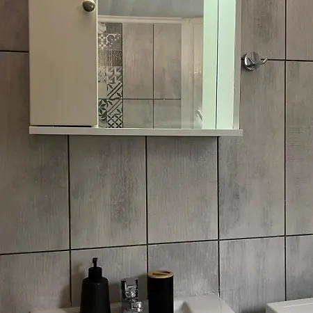 Local * كافالا